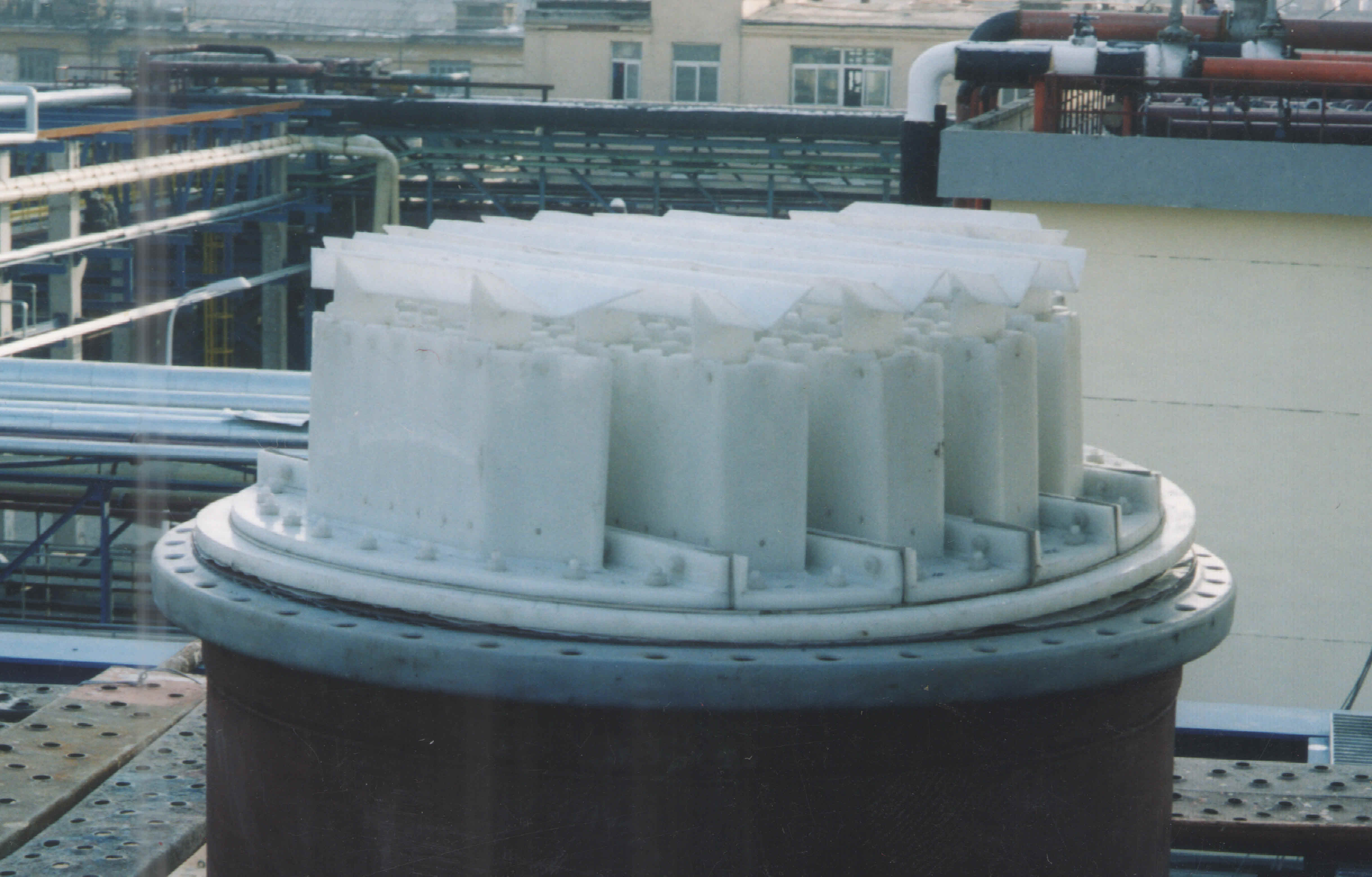 塑料槽盘式气液分布器(图1)